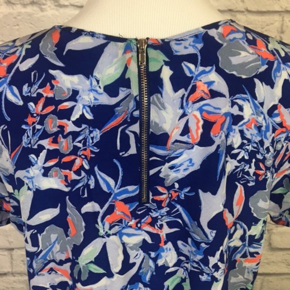 LAST CALL!! Silk Floral Top w/back zip - Picture 5 of 9